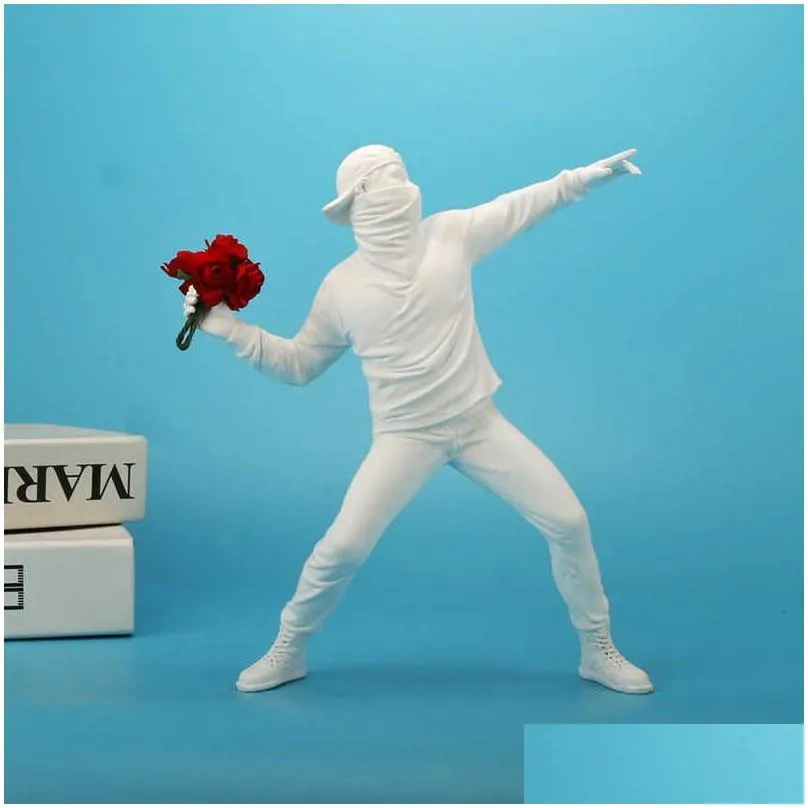 Statues Sculptures Banksy Flower Resin Thrower Statue Bomber Home Decoration Accessories Modern Ornaments Figurine Collectible 210827