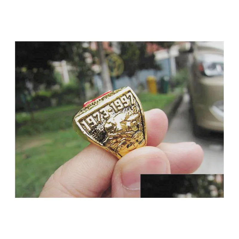 Cluster Rings 1997 Nebraska Cornhuskers National Champions Team Championship Ring With Wooden Display Box Case Men Fan Gift Wholesale Dh8Xl