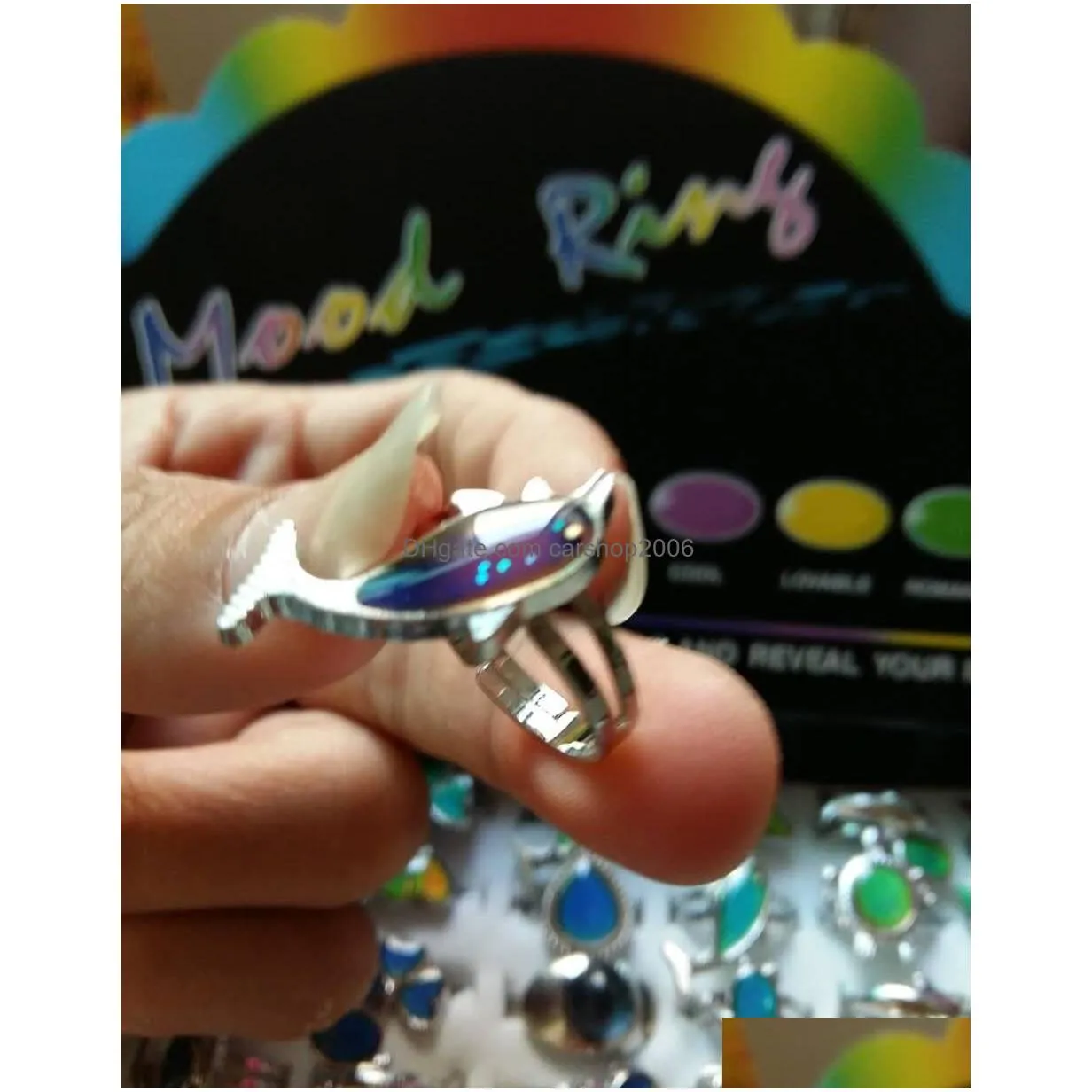 mood ring cartoon  fish changes color to the temperature of your blood244n