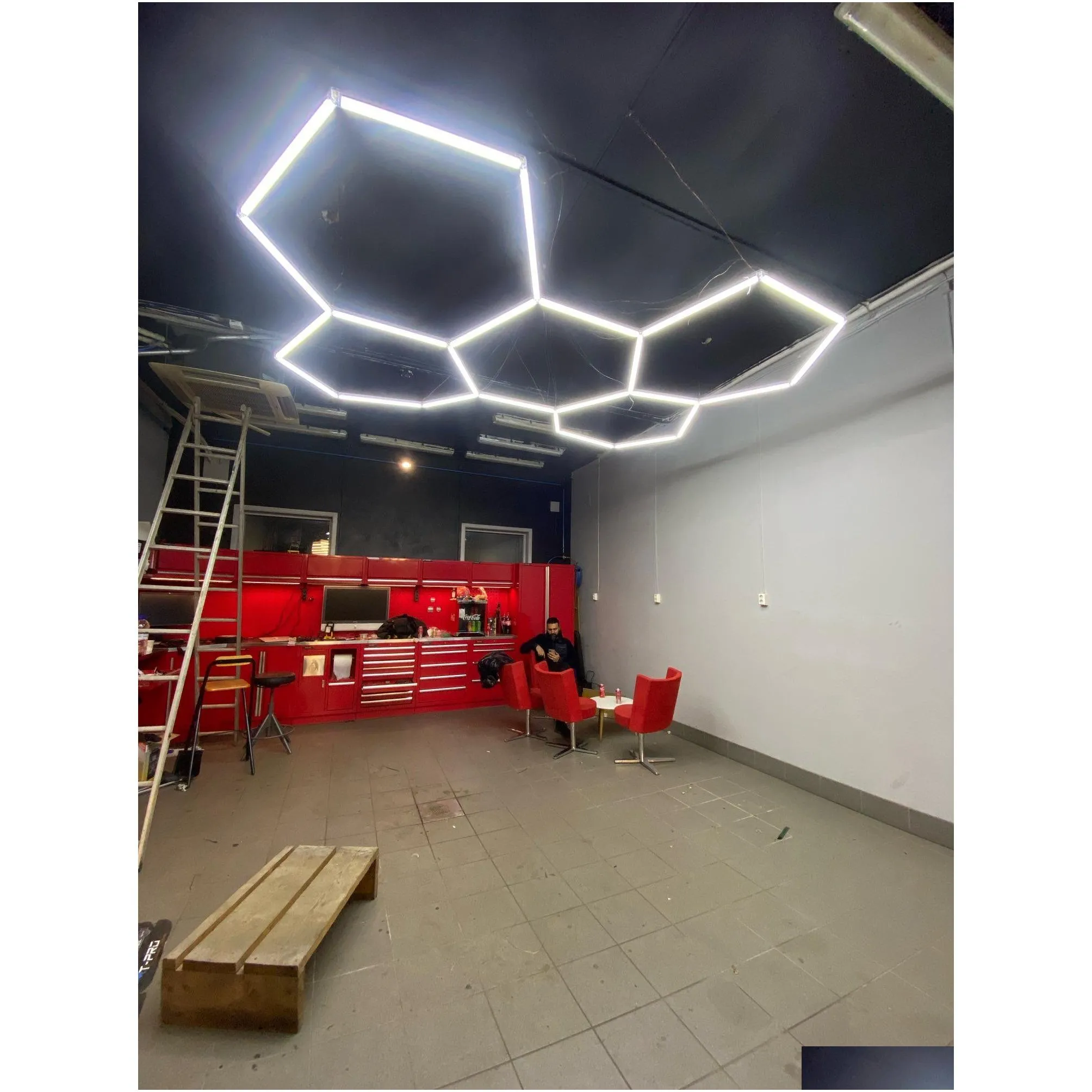 2.1* Factory Supplier High Quality 6500k Hexagon Garage Lights for the Car Showroom Car Detailing Barber Shop Popular