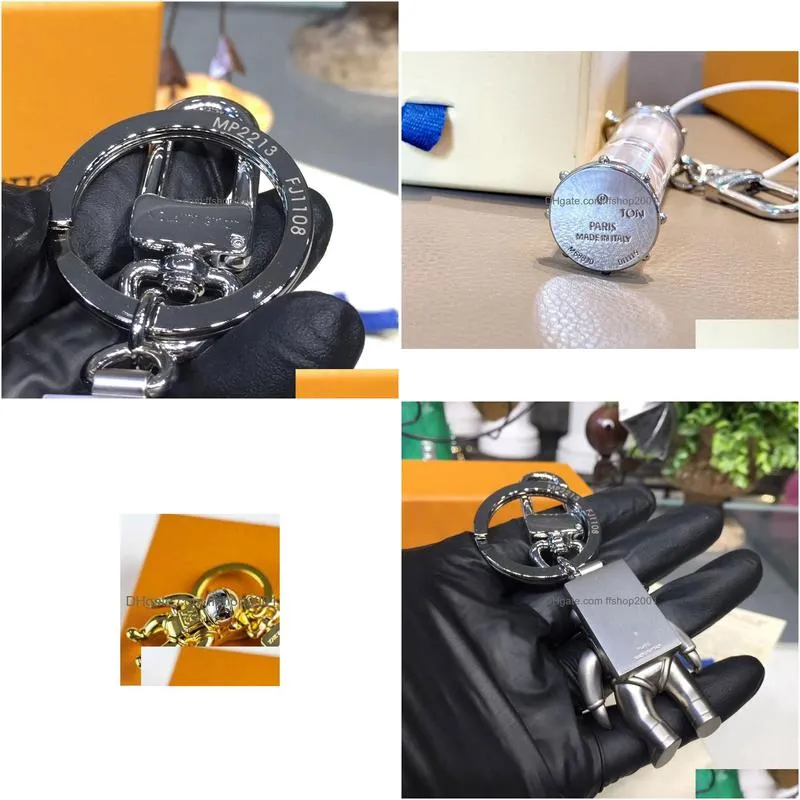 high quality alloy key chain latest design astronaut fashion brand car key chain fashion lady bag pendant 2020 l vip key chain matching