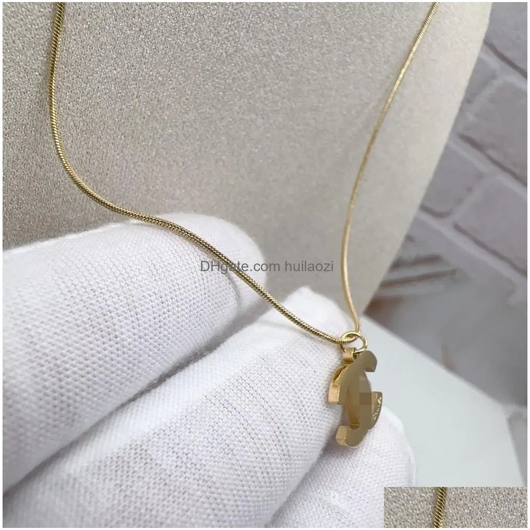 45cm luxury designer matt gold letter pendant choker necklace elegant love 18k 316l stainless steel c logo engrave chain fashion jewelry lady