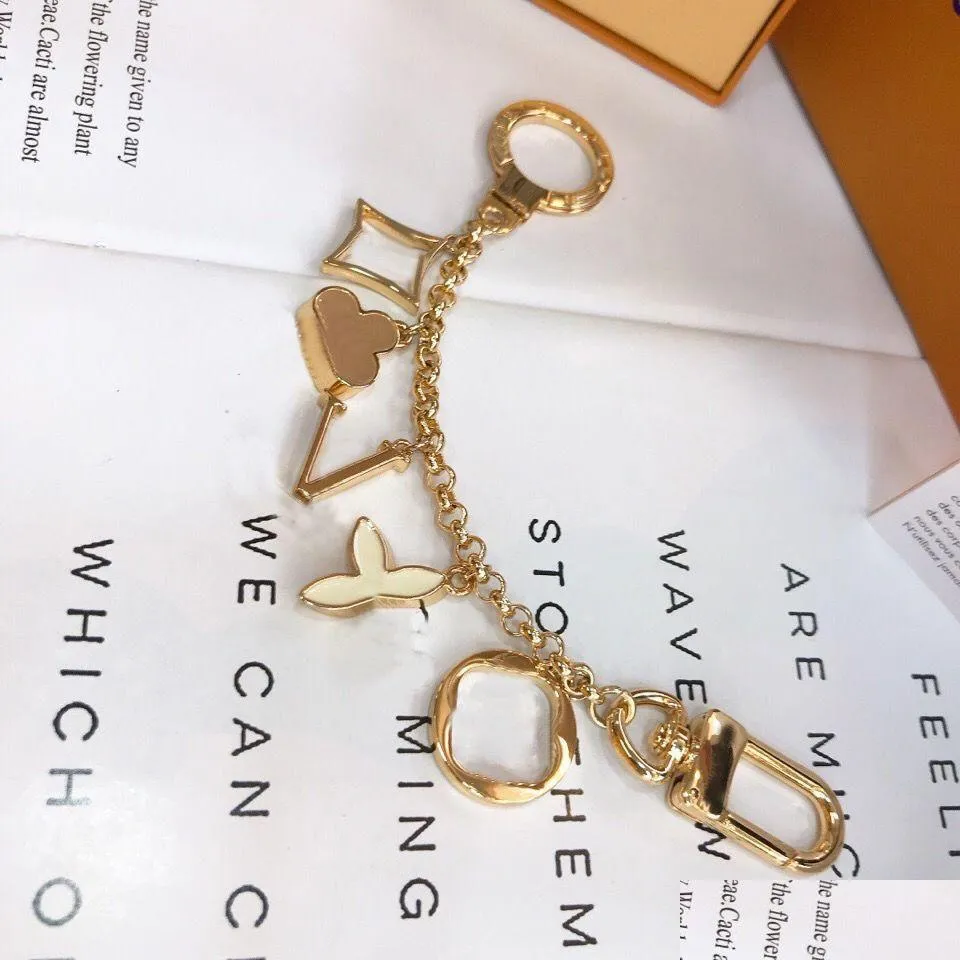 luxury designer keychain fashion classic brand key buckle flower letter key chain handmade gold keychains mens womens bag pendant