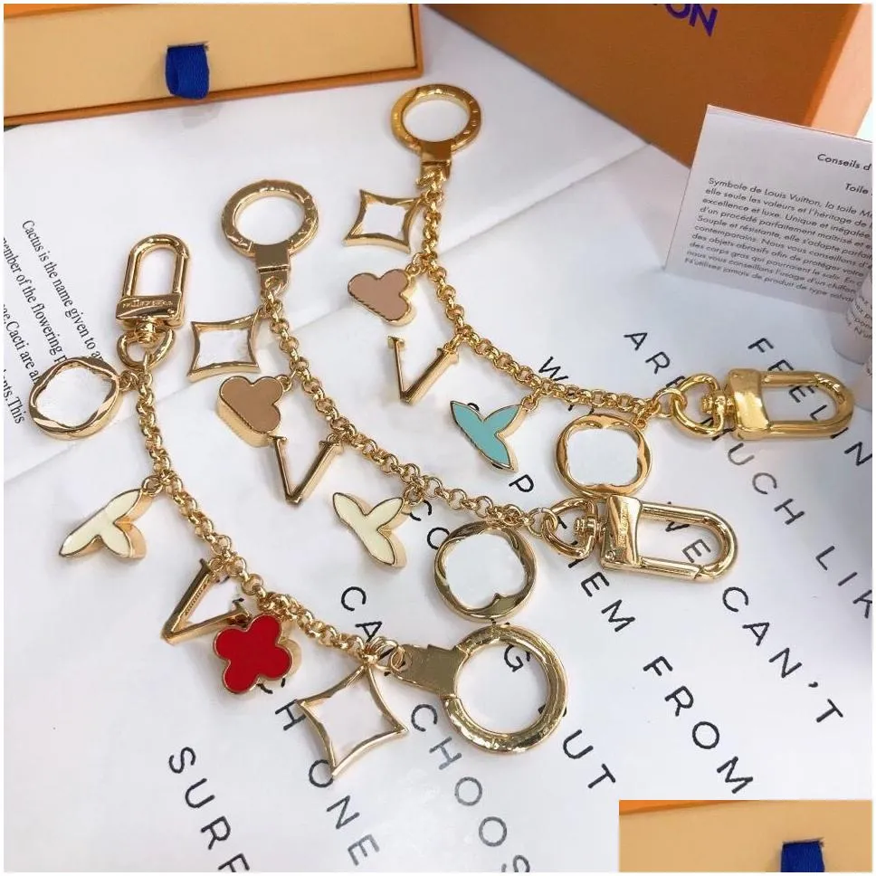 luxury designer keychain fashion classic brand key buckle flower letter key chain handmade gold keychains mens womens bag pendant