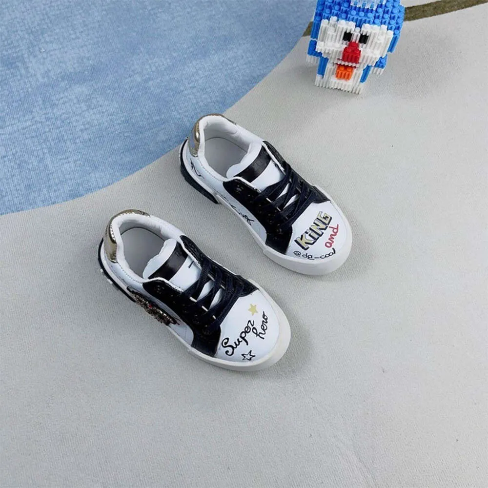 2023 Classic kids luxury designer children toddler Bee sneakers boys and girls Retro shoe Outdoor Sports Trainers size 26-35
