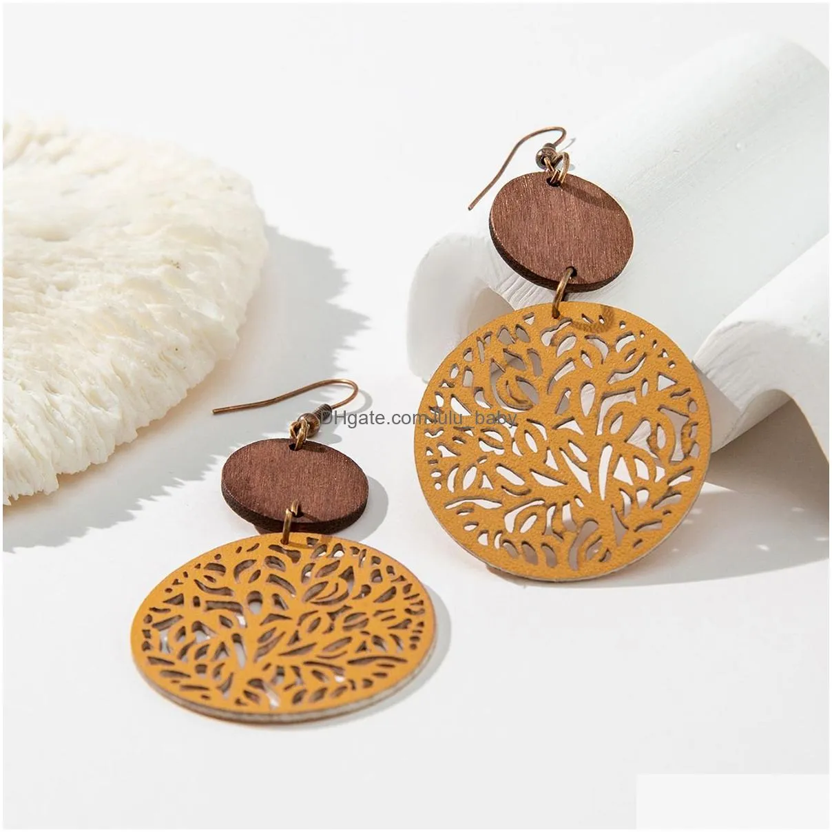 fashion jewelry dangle earrings for women vintage pu leather hollowed out carved flower round wood earrings