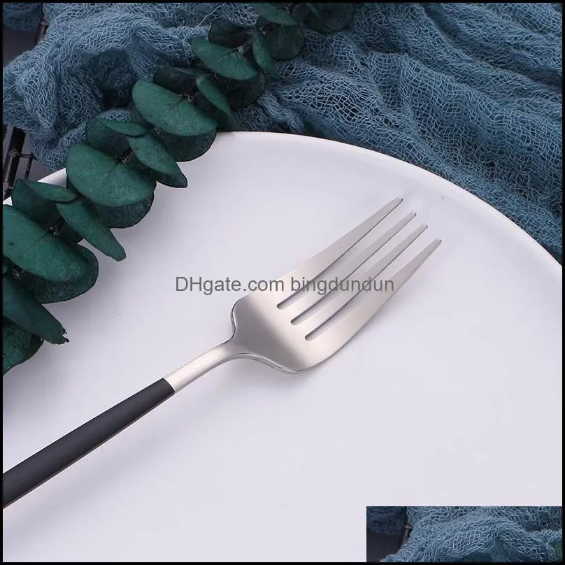 16pcs stainless steel cutlery black silver silverware set forks knives spoons tableware flatware for restaurant drop dinnerware sets