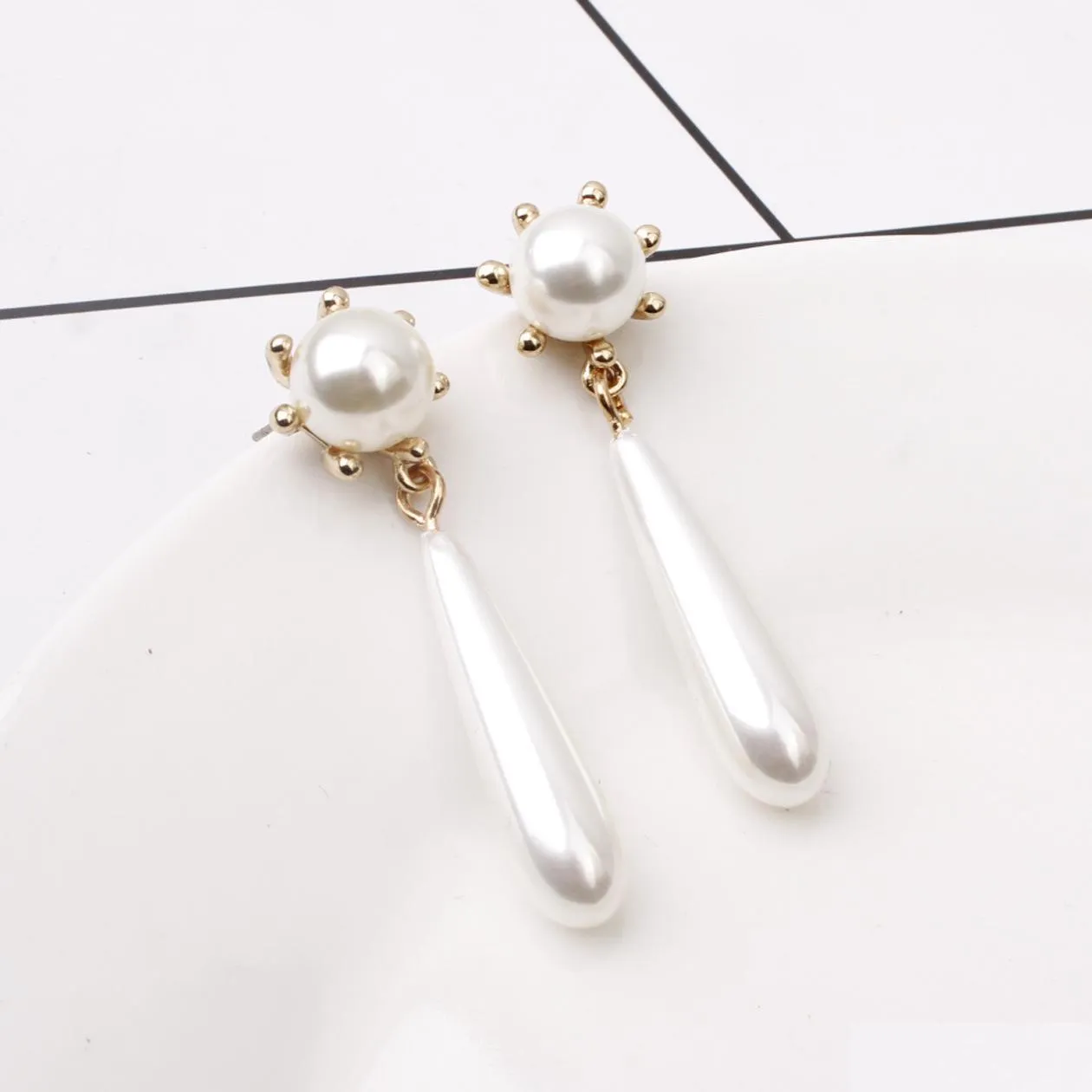 fashion jewelry baroque faux pearl dangle earrings magazine catwalk show pearls stud earrings