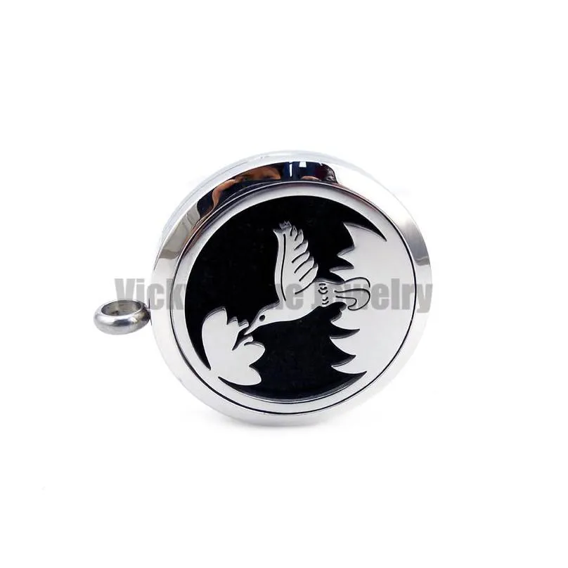  humming birds 30mm /  oils diffuser locket necklace with pads stianless steel auto aroma locket