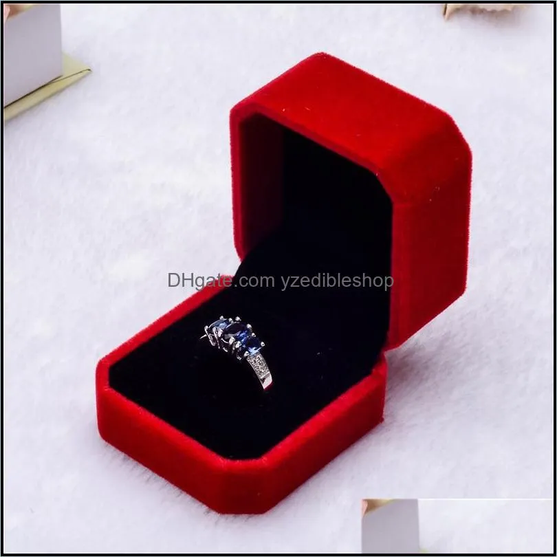 red square velvet jewelry boxes packaging for pendant necklace rings bracelet bangle wedding engagement gift display case