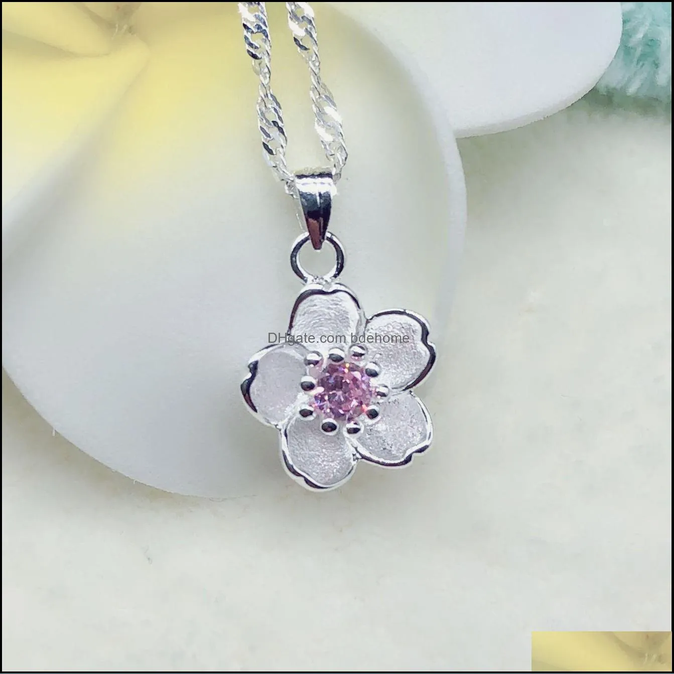 pretty flower necklaces women statement 925 sterling silver jewelry plated silver jewelry imitation diamond necklace