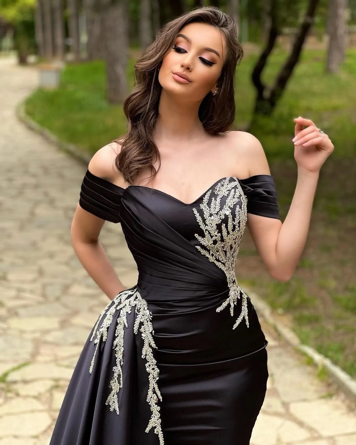 2023 Sexy Black Evening Dresses Wear Mermaid Off Shoulder Short Sleeves Silver Crystal Beading Overskirts Floor Length Satin Open Back Party Dress Prom Gowns