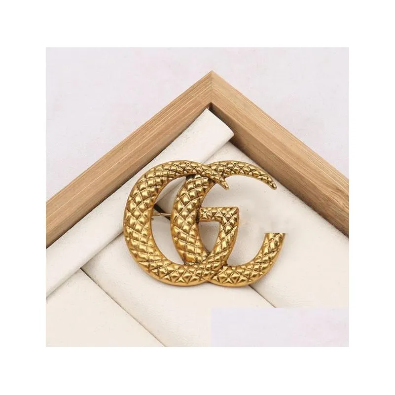luxury brand designer letters brooches famous letter pins tassel pearl brooch rhinestone suit pin jewelry accessories