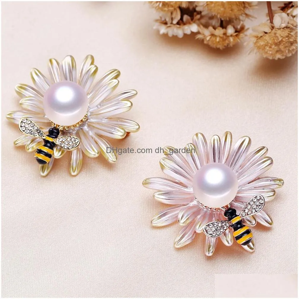 wholesale luxury pearls brooch settings chamqueen honey bee brooches rhinestone insect themed broochs for diy