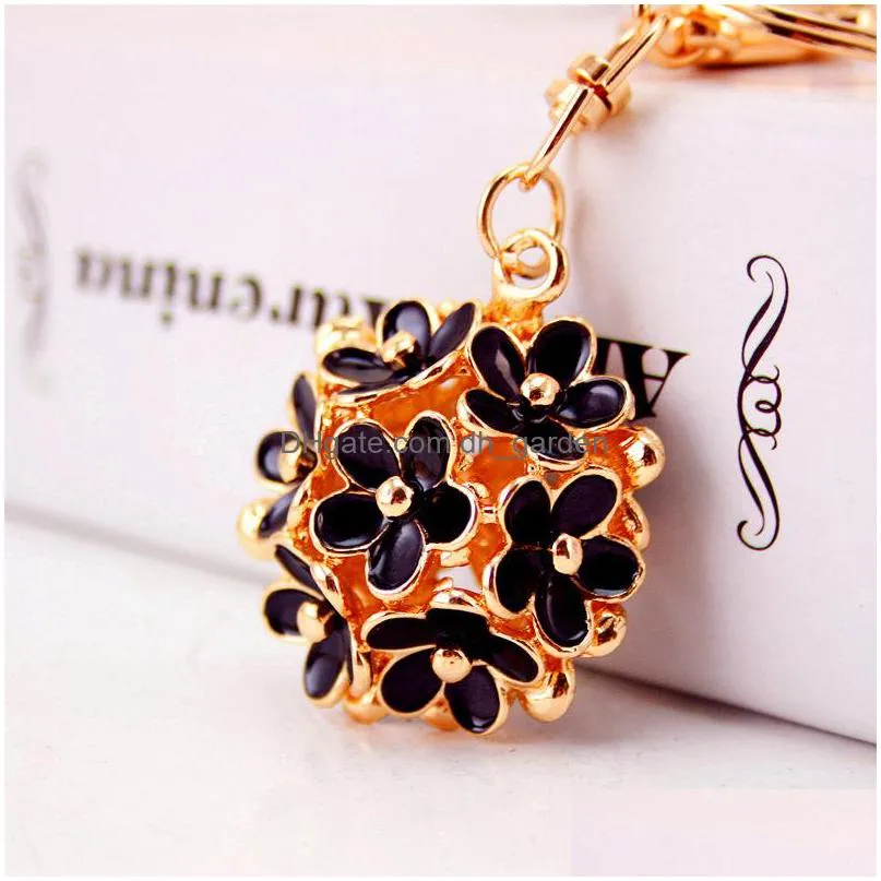 korean creative daisy flower key chain womens bag accessories metal pendant threedimensional hollow five leaf flower key chains