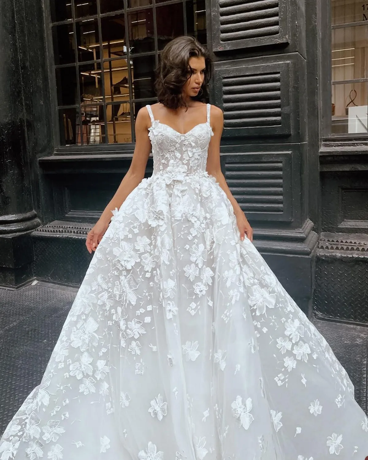 Junoesque A-line Wedding Dresses Sweetheart Spaghetti 3D Flower Applicants Court Gown Custom Made Plus Size Bridal Dress Vestidos De Novia