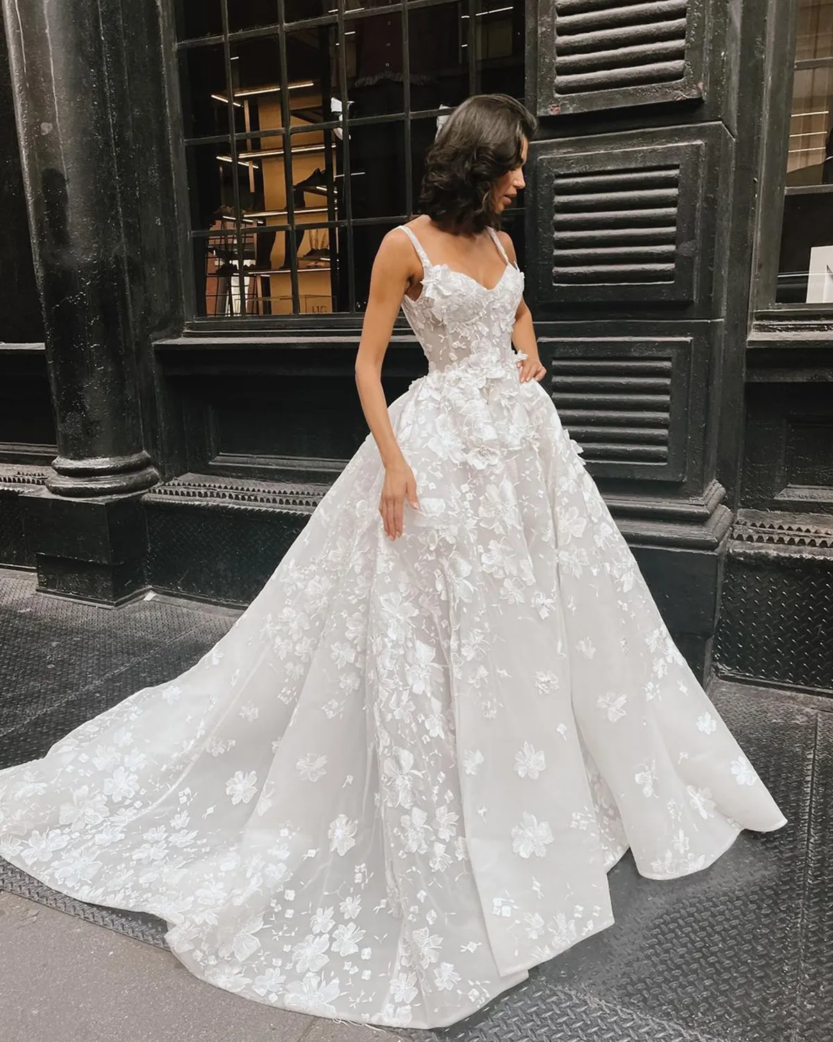 Junoesque A-line Wedding Dresses Sweetheart Spaghetti 3D Flower Applicants Court Gown Custom Made Plus Size Bridal Dress Vestidos De Novia