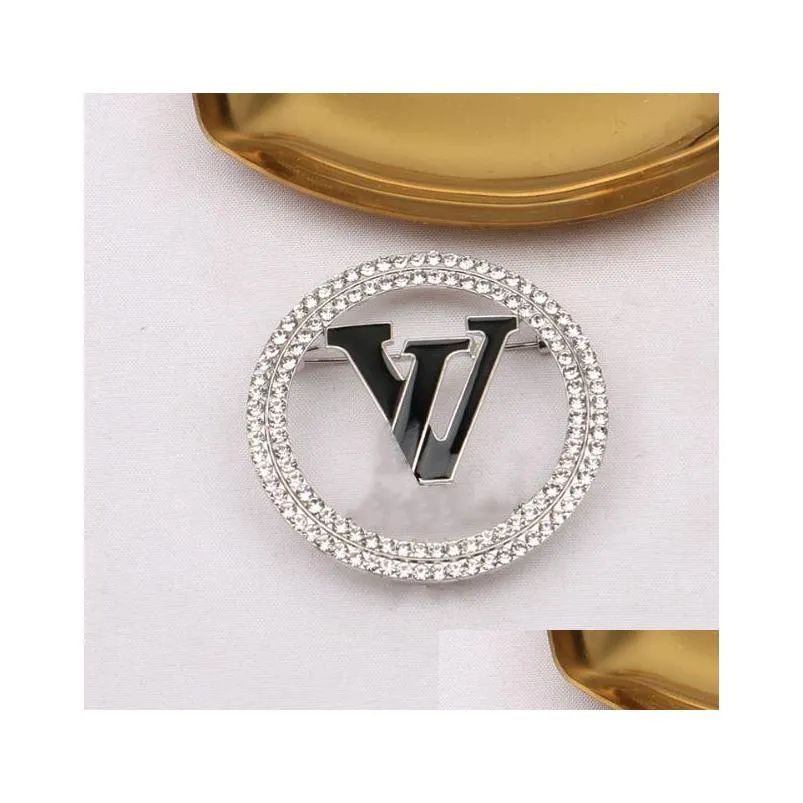10style simple l double v letter brooches luxury brooch brand design pins women crystal rhinestone pearl suit pin fashion jewelry decoration