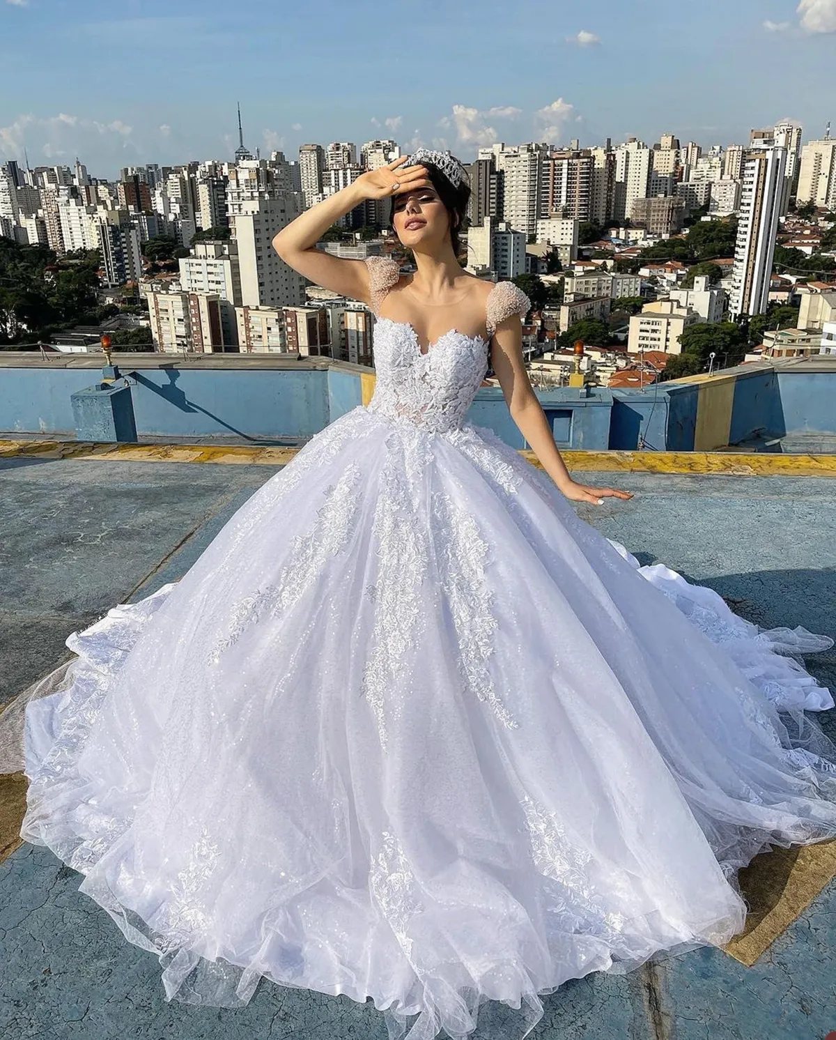 Glamorous Ball Gown Wedding Dresses Sweetheart Short Sleeves Leaves Applicants Tulle Backless Court Gown Tulle Custom Made Bridal Gown Vestidos De Novia
