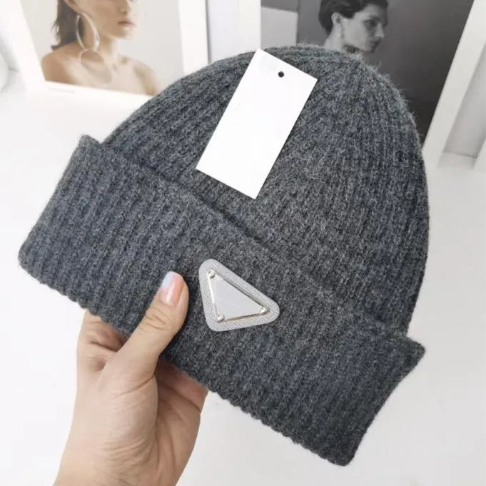 2022 luxury knitted hat brand designer Beanie Cap men`s and women`s fit Hat Unisex 99% Cashmere letter leisure Skull Hat outdoor fashion High Quality