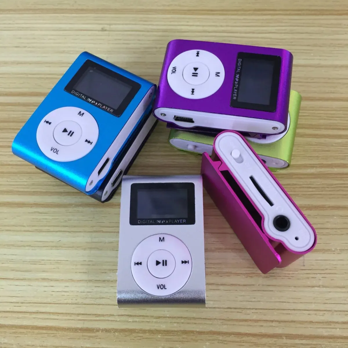 Portable Mp3 Player Mini USB Metal Clip Audio LCD Screen FM Radio Support Micro SD TF Card Lettore With Earphone Data Cable