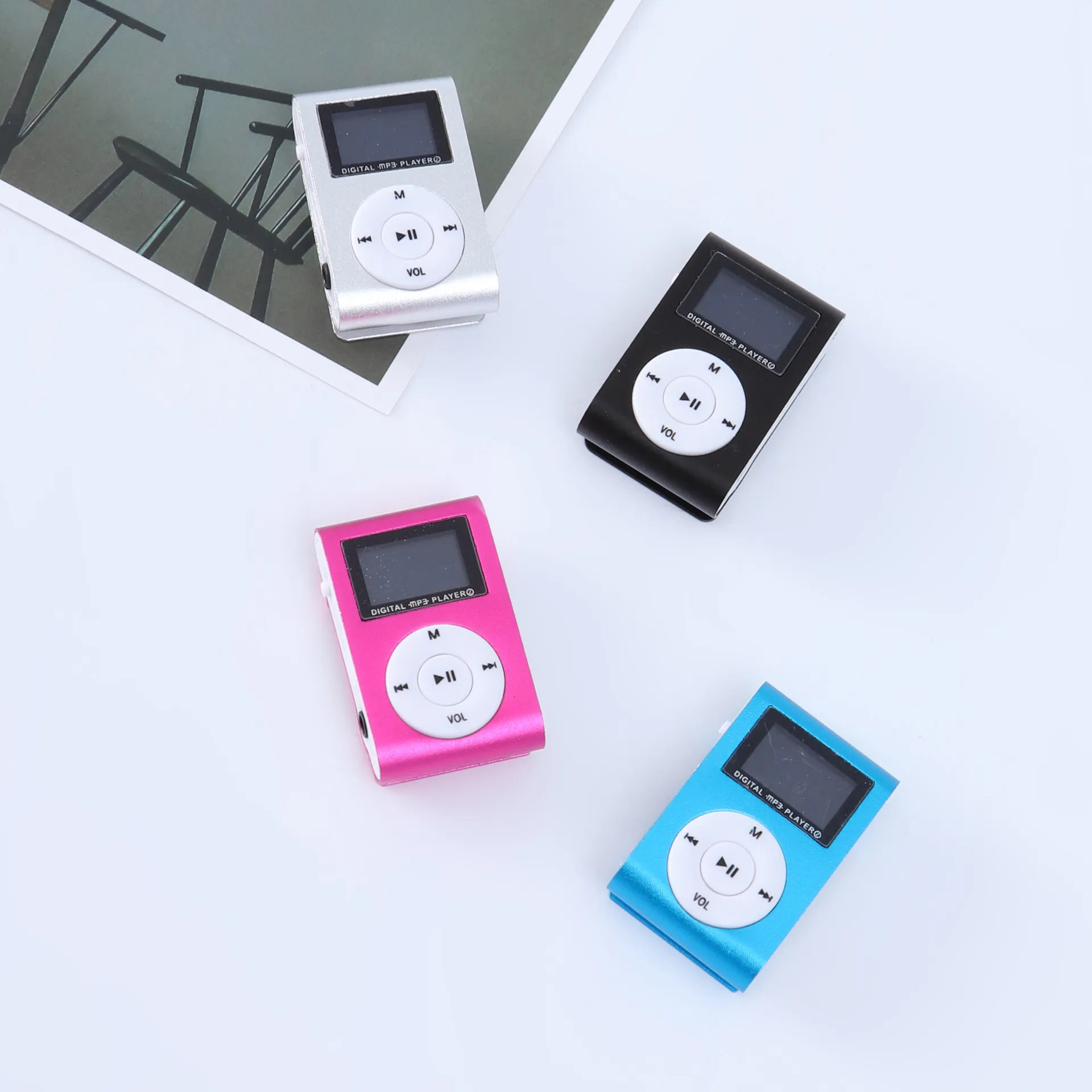 Portable Mp3 Player Mini USB Metal Clip Audio LCD Screen FM Radio Support Micro SD TF Card Lettore With Earphone Data Cable