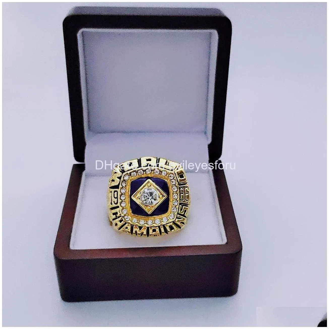 2020 wholesale 1976 championship ring fashion gifts from fans and friends leather bag parts accessories