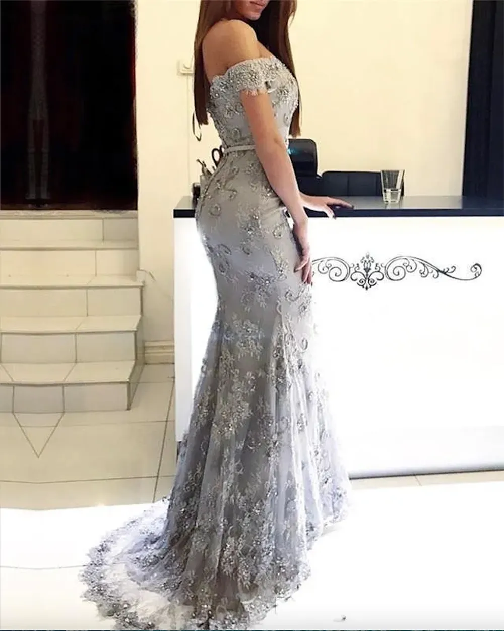 2023 New Cheap Sexy Mermaid Evening Dresse Off Shoulder Lace Appliques Beaded Crystal Button Back Sweep Train Prom Dresses Party Gowns