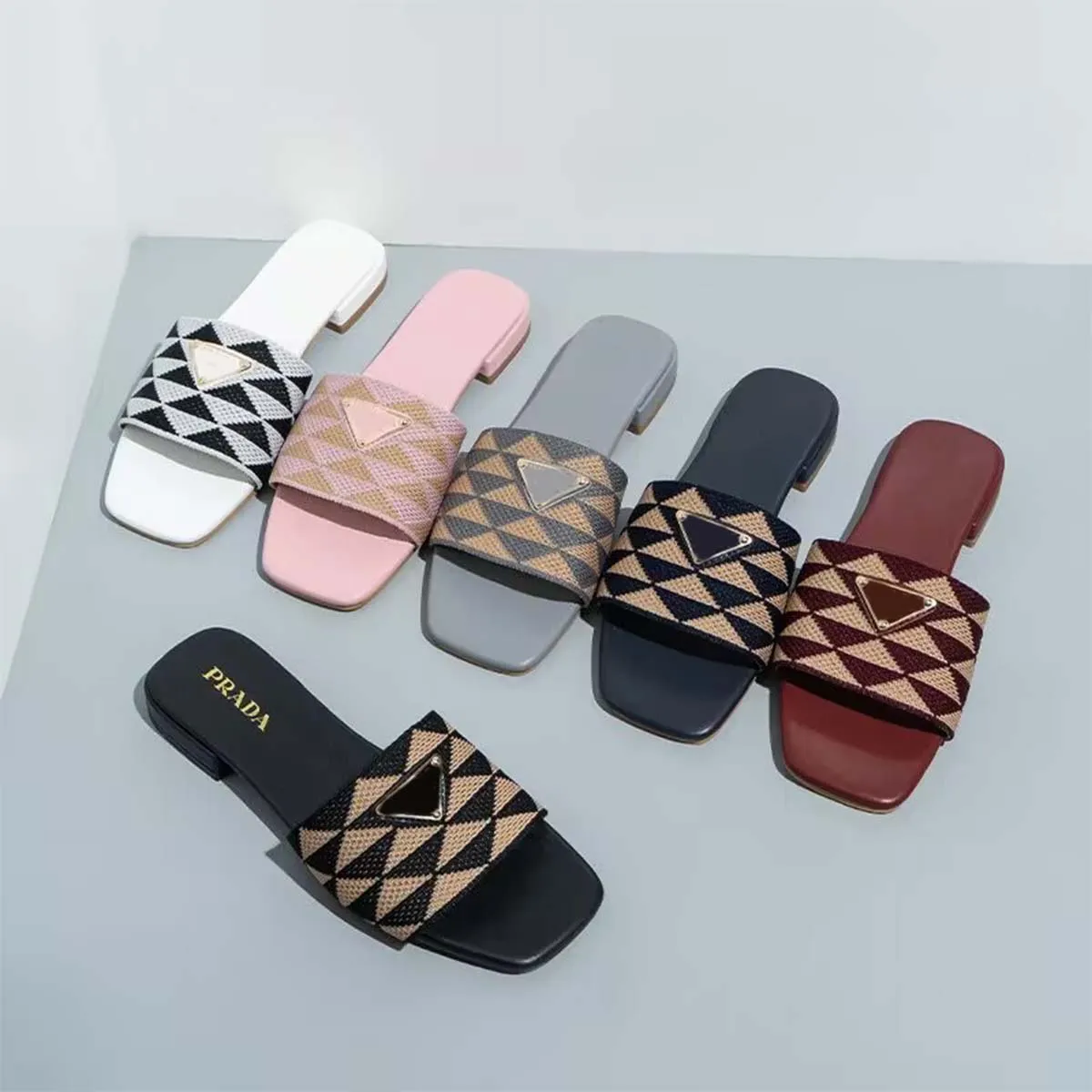 Designer Slides Women Embroidered Fabric Slippers Metallic Slide Sandals Luxury Letter P Sandal Triangle Chunky Heels Fashion Summer Beach Low Heel Shoe size 36-42