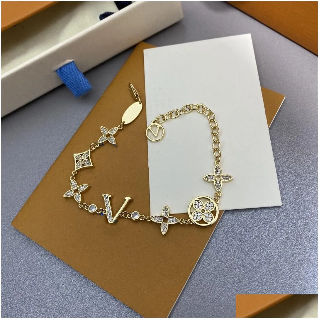 luxury designer like v elegant ladies bracelet gold silver fashion letter pendant clover bracelet wedding high quality jewelry original