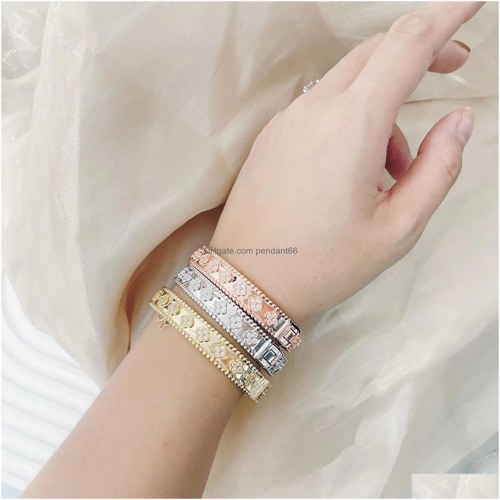 bracelets designer clover bracelet bangle for women 18k gold plated  diamond four leaf sweet clover flower cuff valentine party designer