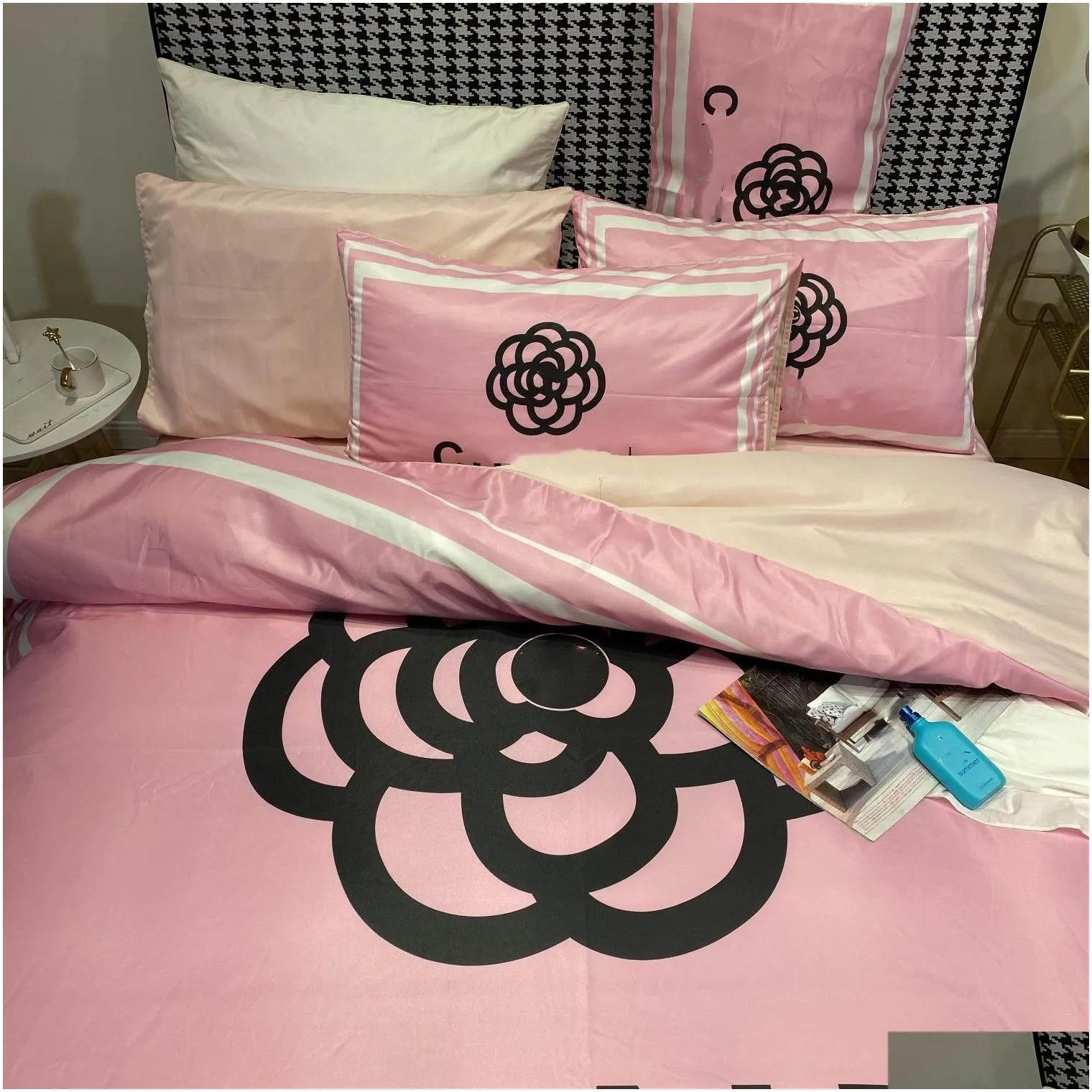 luxury pink designer bedding sets silk letter printed queen size duvet cover bed sheet fashion pillowcases comforter set