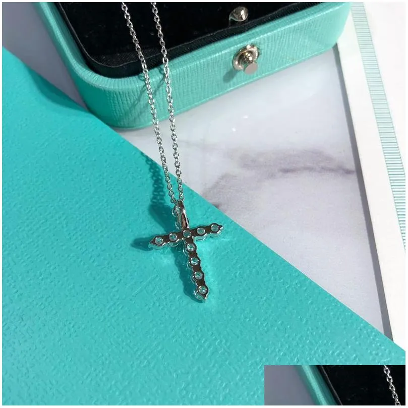 designers necklace luxurys jewelry pendant necklaces elegant crosses design versatile trendy style christmas valentine day jewelrys very