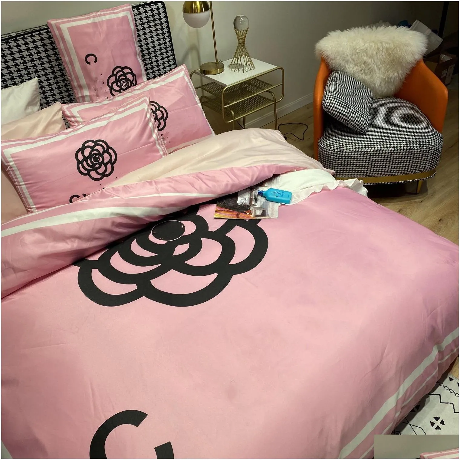 luxury pink designer bedding sets silk letter printed queen size duvet cover bed sheet fashion pillowcases comforter set