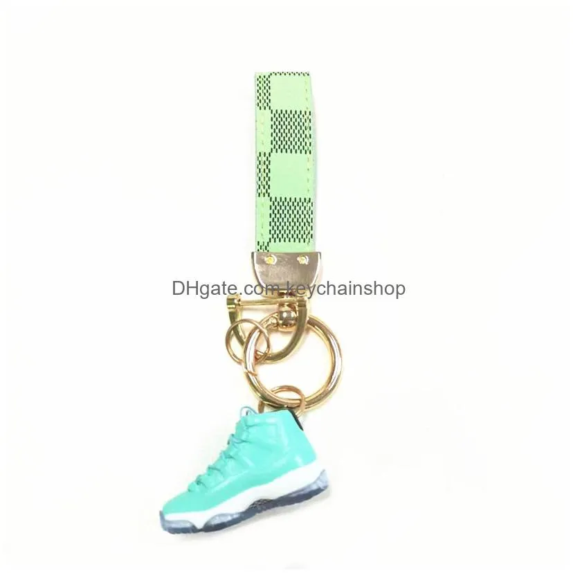 11 colors designer keychain lanyards fashion small shoes keychains exquisite mini car keychain uni top quality bag pendant black brown multiple