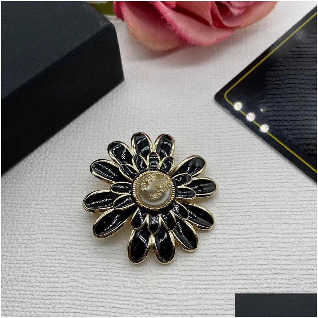 designer brooch men women rhinestone pearl letter brooch suit pin fashion jewelry clothing decoration high quality accessories shoes bag matching birthday