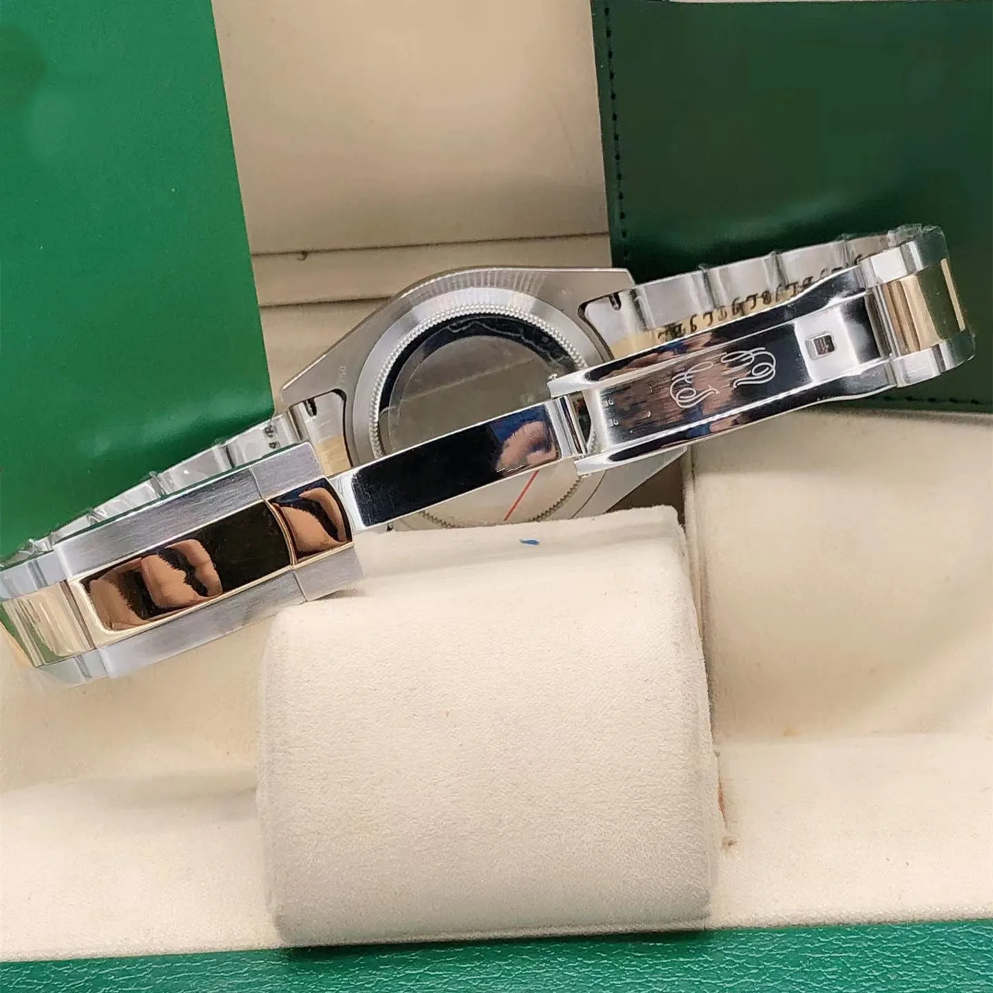 Luxury designer classic fashion automatic mechanical watch size 42mm Ceramic ring sapphire glass waterproof function