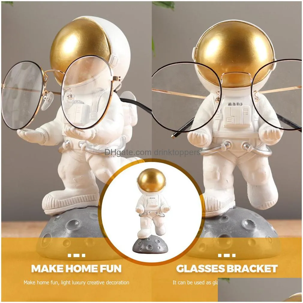 wholesale other desk accessories glasses bracket desktop astronaut pen stand sunglass modeling decorative eyeglass holder natural resin office decoration home