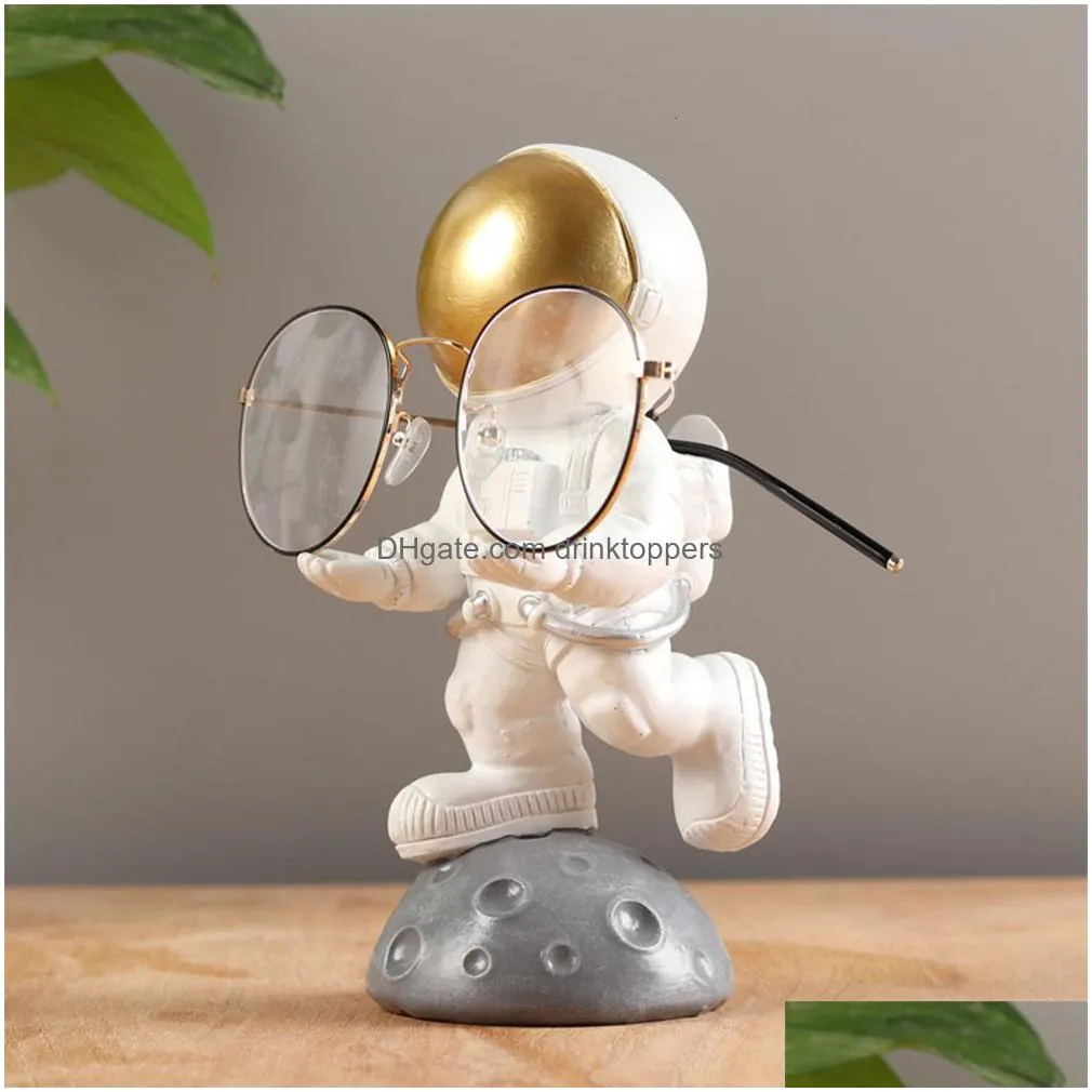 wholesale other desk accessories glasses bracket desktop astronaut pen stand sunglass modeling decorative eyeglass holder natural resin office decoration home