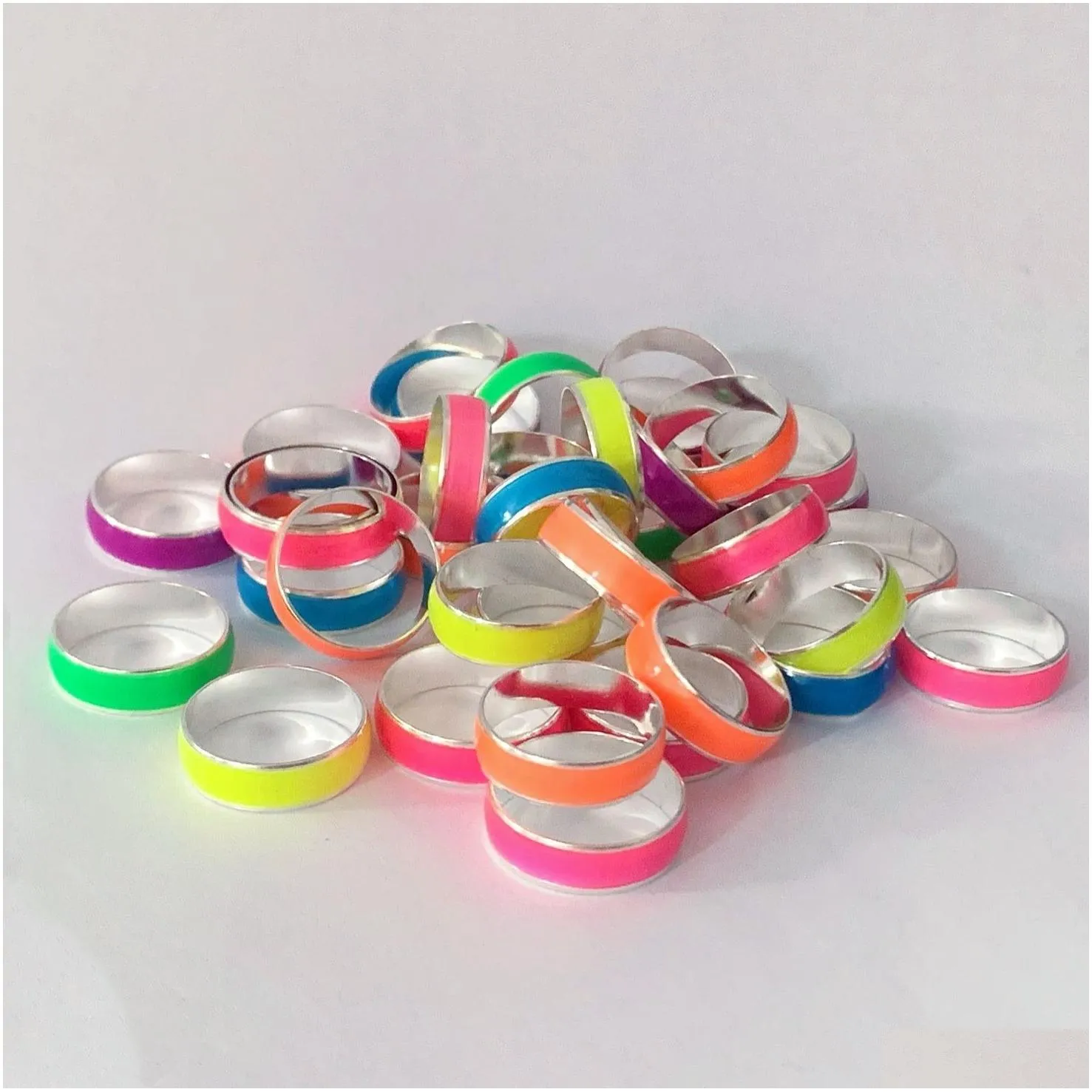 Band Rings Bk Lots 50Pcs Color Cute Luminous Band Rings Mix Women Men Party Gift Charm Jewelry Wholesale Jewelry Ring Dhioy