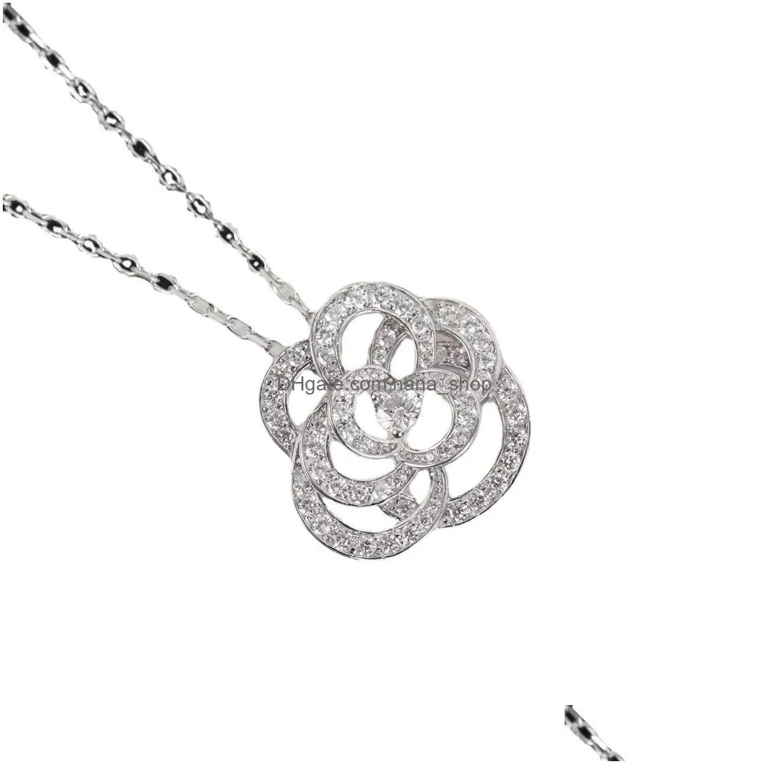 Pendant Necklaces Chic Pendant Necklaces Flower Camellia Necklace White Gold Plated Hollow Diamond Fashion Jewelry Enamel Rhinestone J Dhpxq