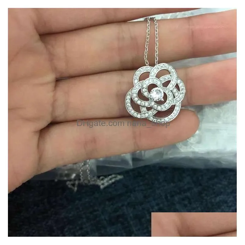 Pendant Necklaces Chic Pendant Necklaces Flower Camellia Necklace White Gold Plated Hollow Diamond Fashion Jewelry Enamel Rhinestone J Dhpxq