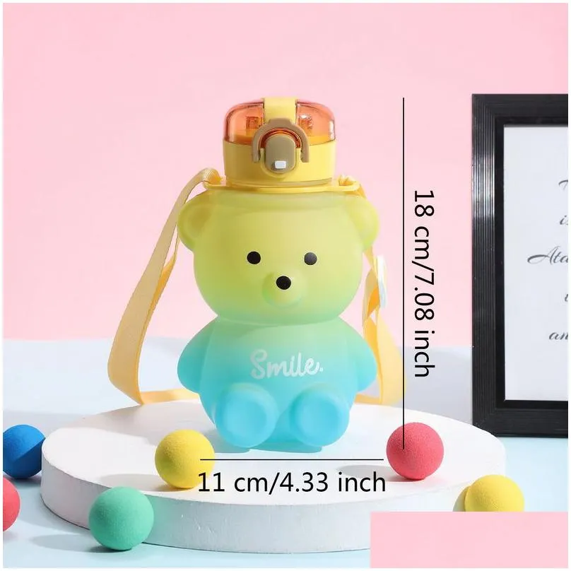 Water Bottles 0.8L Bear St Bottle Summer Outdoor Large Capacity Plastic Drinking Cup Cute Children Kawaii Kettle Drop Delivery Home Dhmxs