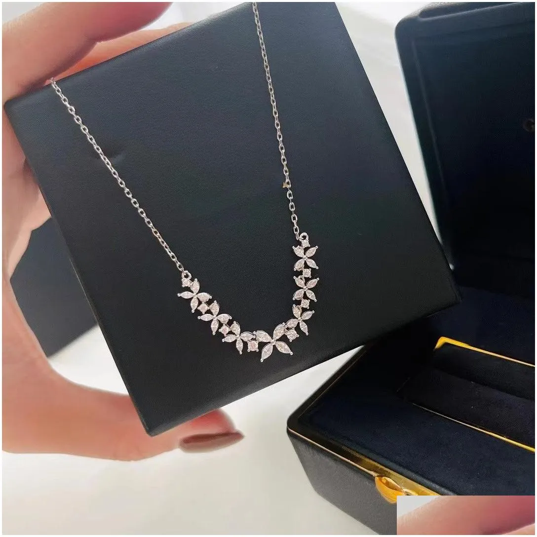 luxury victoria designer pendant necklace s925 sterling silver  flower charm with short chain choker for women jewelry with