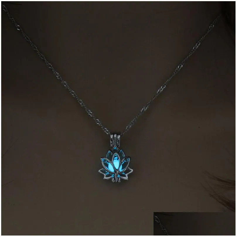Pendant Necklaces Luminous Necklaces Glow In The Dark Moon Lotus Flower Shaped Statement Sier Chain Pendant For Women Yoga Prayer Budd Dhokp