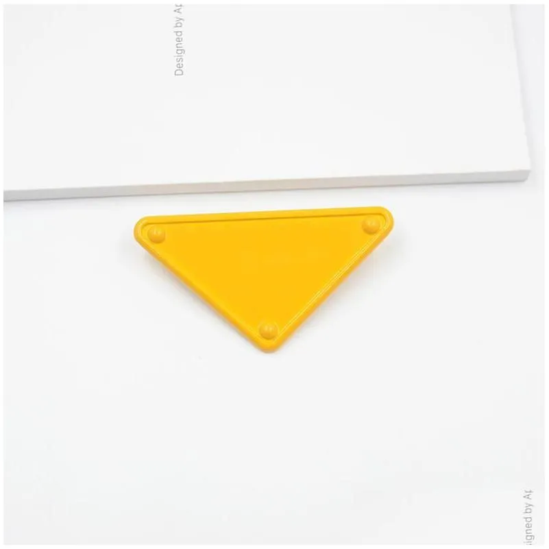 designer inverted triangle p letter brooches for men women red green yellow brooch pin suits dress clothing decoration jewelry