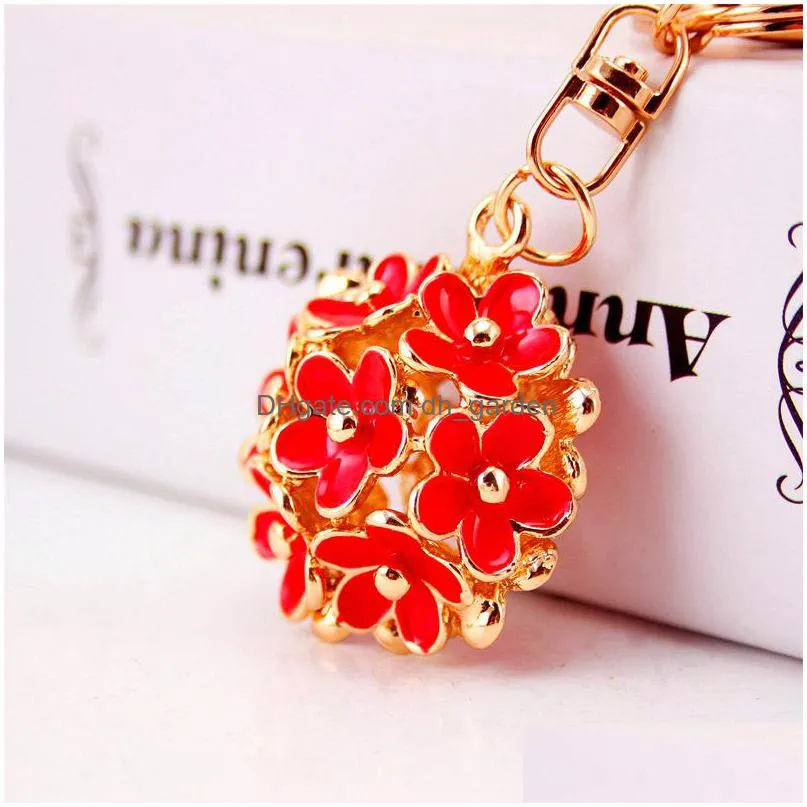 korean creative daisy flower key chain womens bag accessories metal pendant three-dimensional hollow five leaf flower key chains