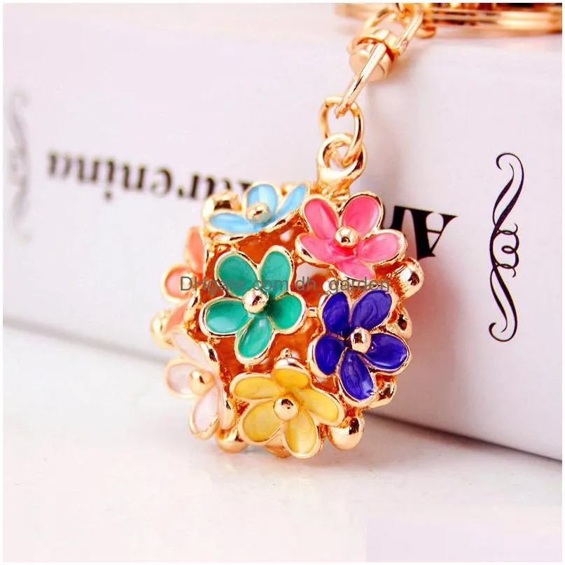 korean creative daisy flower key chain womens bag accessories metal pendant three-dimensional hollow five leaf flower key chains