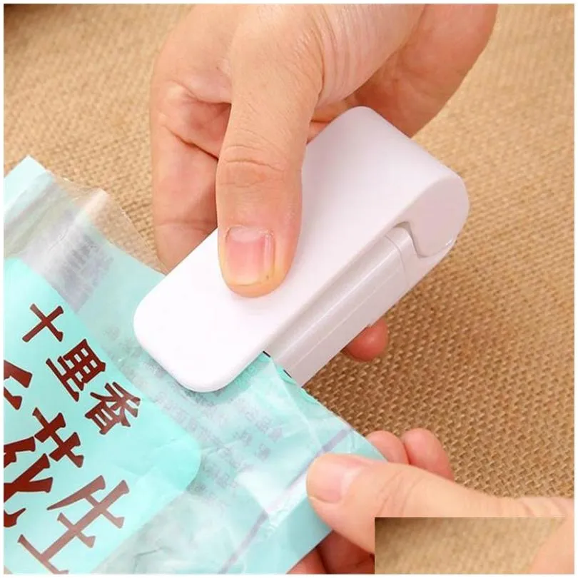 Bag Clips Mini Heat Bag Sealer Hine Package Bags Thermal Plastic Food Closure Portable Sealing Packing Kitchen Accessories Home Garden Otolg