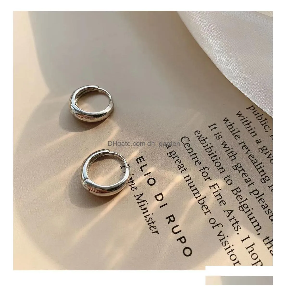 Minimalism Retro French Romantic Metal Gold Small Circle Hoop Earrings Fashion Korean Jewelry For Woman Students Simple Earring